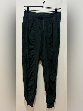 Lululemon Dance Studio Dark Forest Green Lightweight Jogger Pants Women’s Size 6